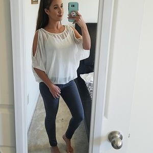 🧡 Flowy cold shoulder blouse